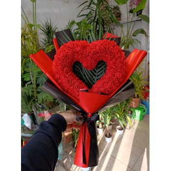 Kalp Tasarım Yapay Gül Buketi